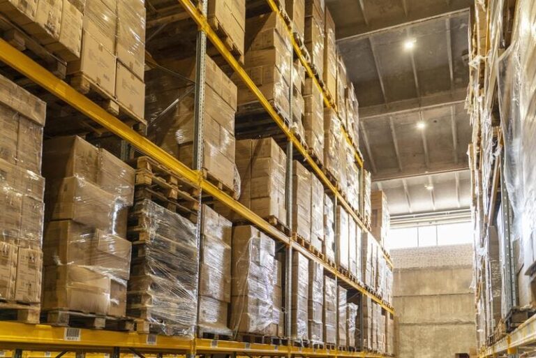 Cómo optimizar el almacenamiento en bodegas para reducir tiempos operativos